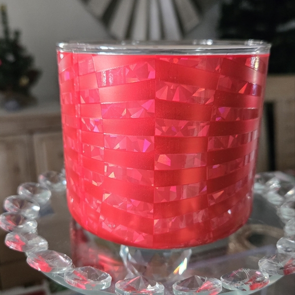 Bath & Body Works You're the One Red Candle - Picture 4 of 8